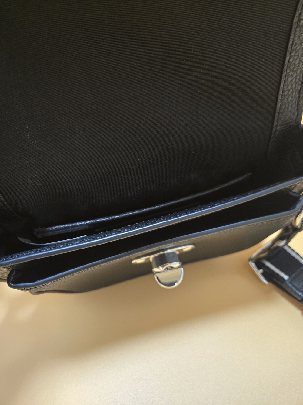 Marc Jacobs Black Leather Crossbody Bag with Branded Strap - Picture 4 of 6